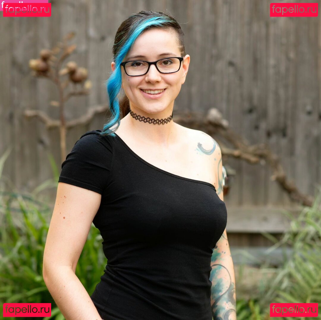 2DKiri Onlyfans Photo Gallery 