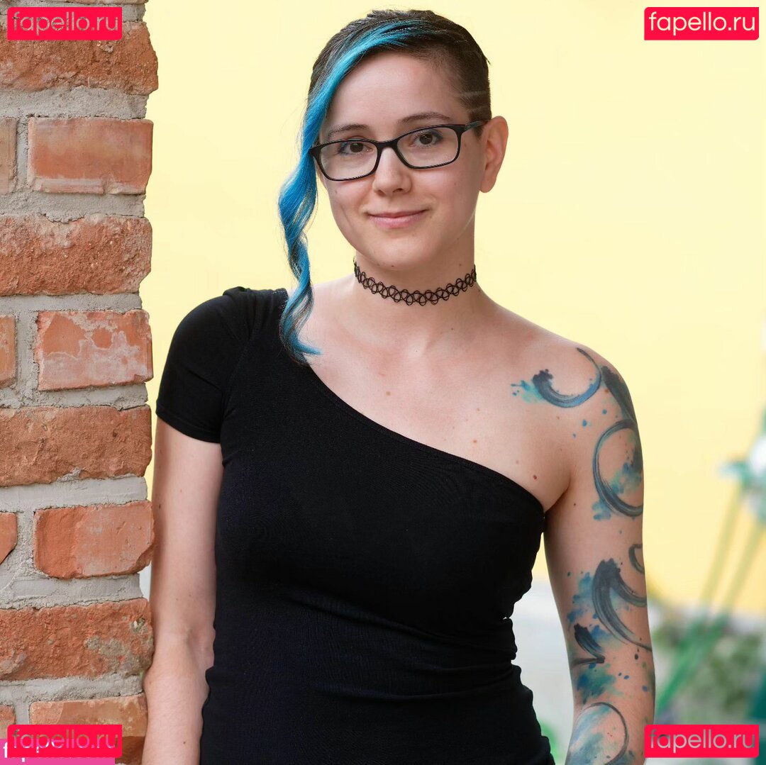 2DKiri Onlyfans Photo Gallery 