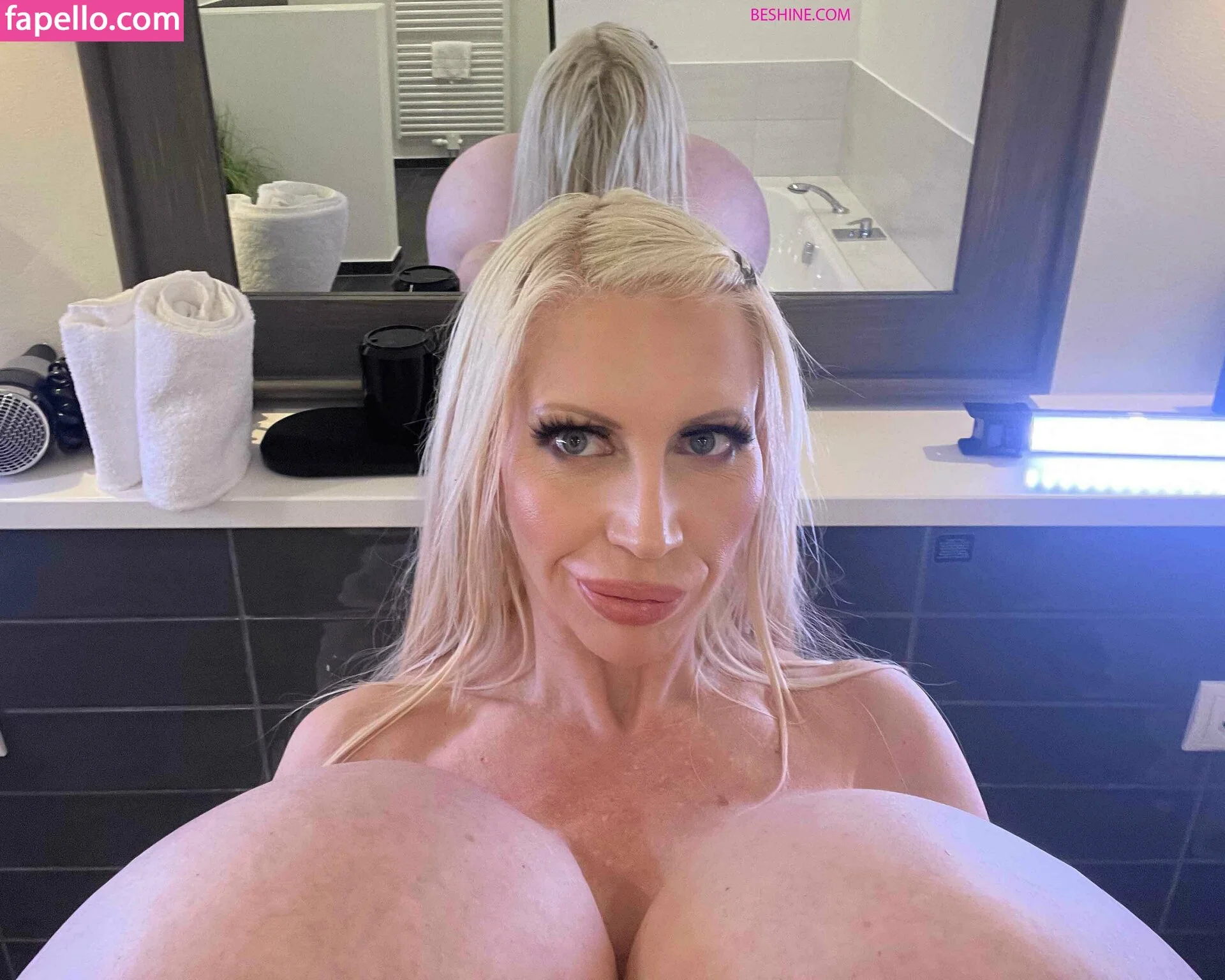 beshinedotcom Onlyfans Photo Gallery 