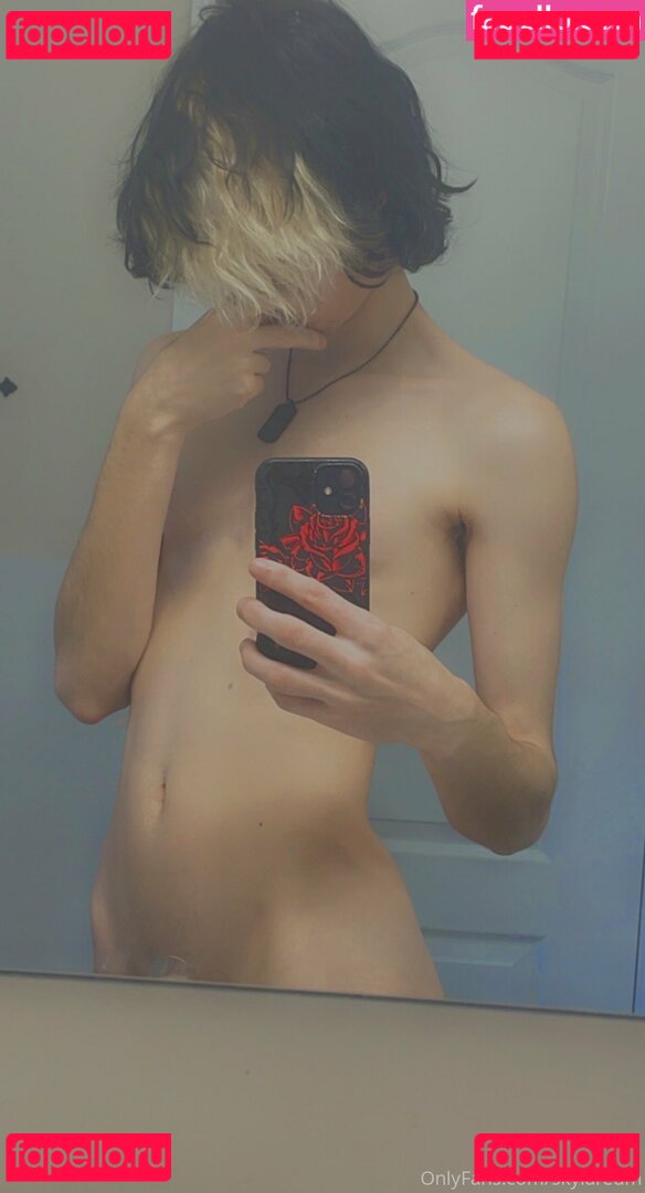 skylaredm / skylaredm_ Onlyfans Photo Gallery 