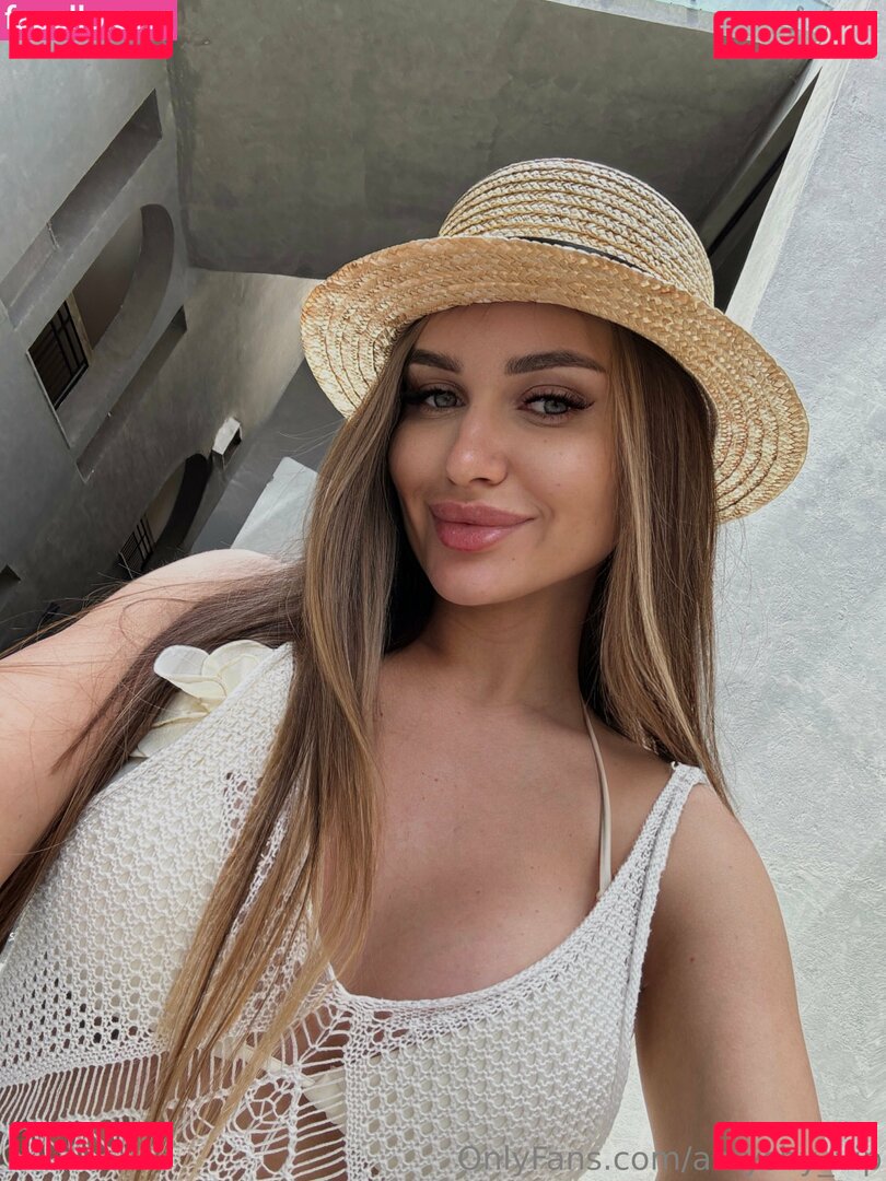 amyshy_vip / mousy_vip Onlyfans Photo Gallery 