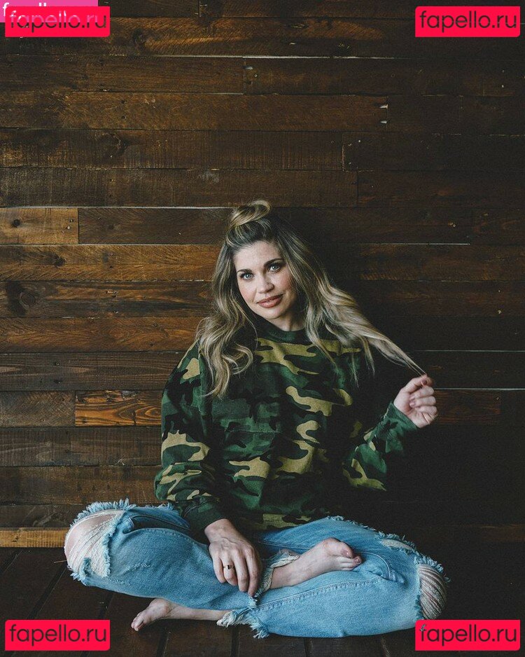 Danielle Fishel / daniellefishel Onlyfans Photo Gallery 