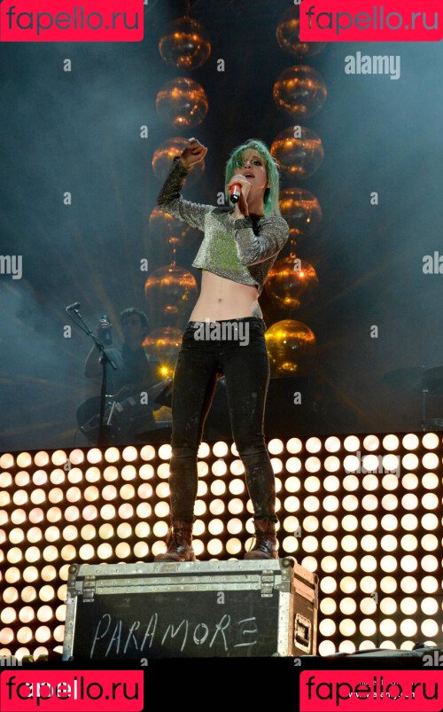 Hayley Williams Onlyfans Photo Gallery 