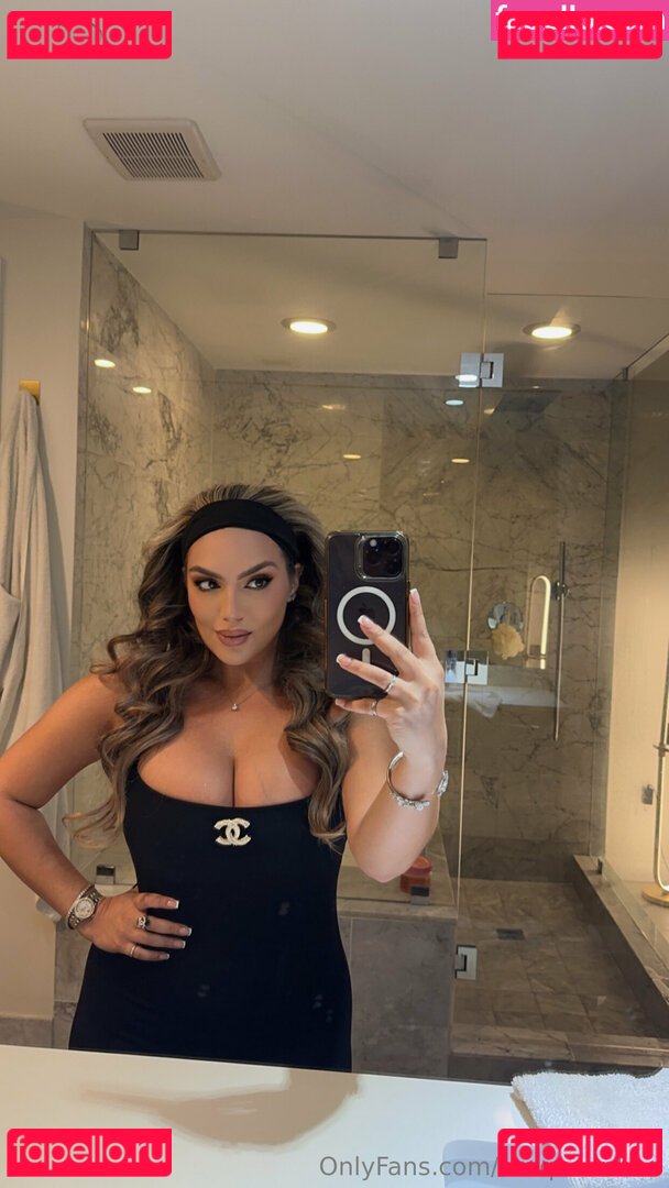 Araqueenbae Onlyfans Photo Gallery 