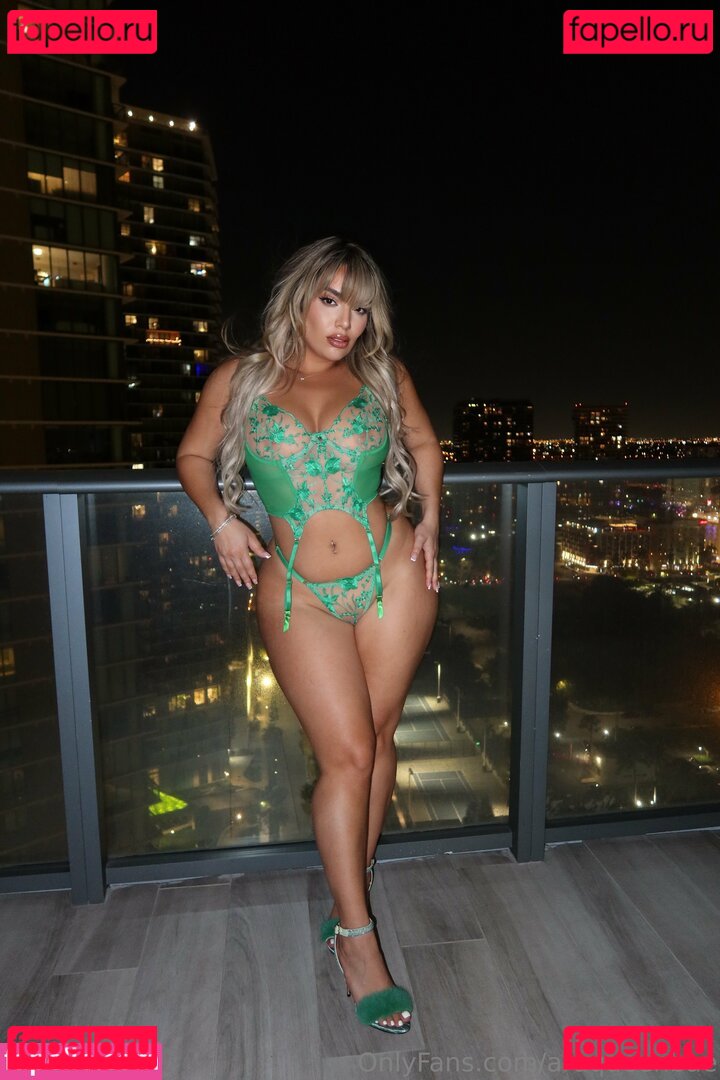 Araqueenbae Onlyfans Photo Gallery 