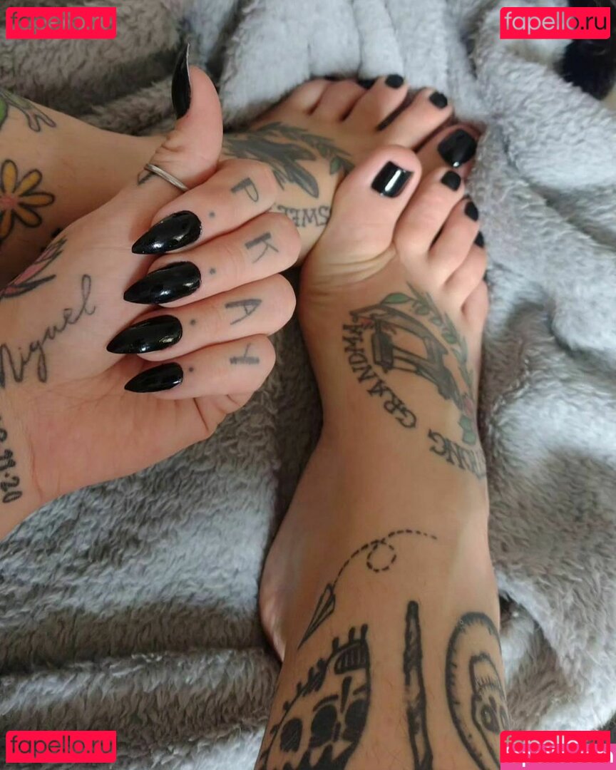 Fennix Queen / about / fenix.queen / fennixqueen Onlyfans Photo Gallery 