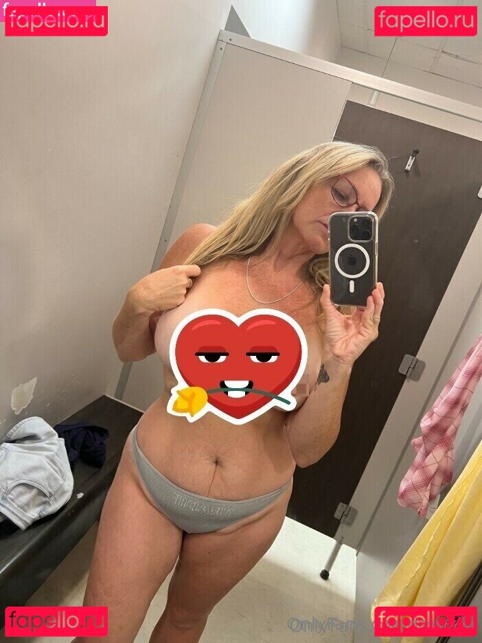 leroxie / peacefu1ee Onlyfans Photo Gallery 