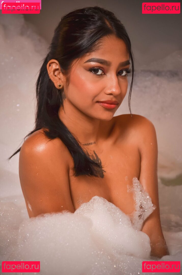 Alykas_ / alyka22 / alykas04 Onlyfans Photo Gallery 