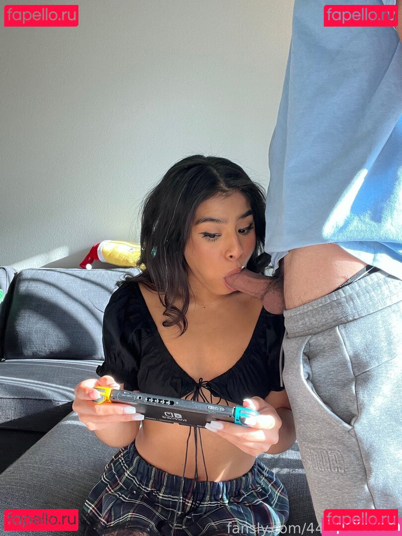 222vanessak / 444Vanessak / vanessak_2002 Onlyfans Photo Gallery 