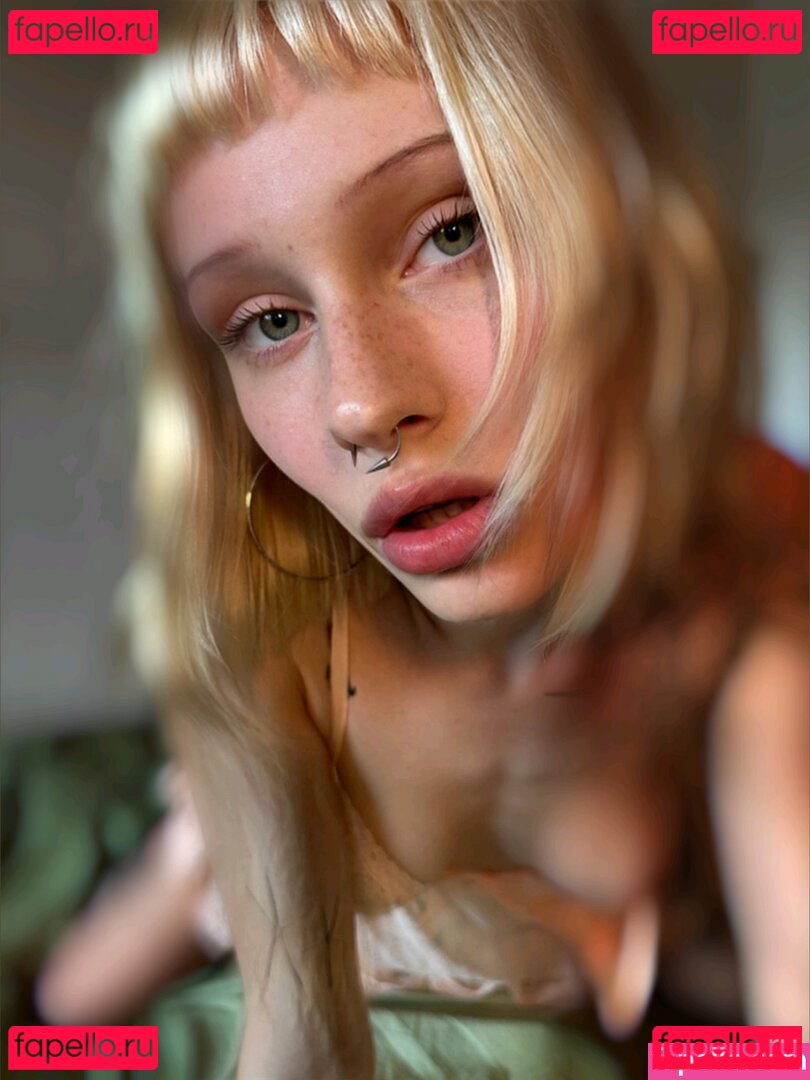 Elizabeth / elizzabeth19 / yunging19 Onlyfans Photo Gallery 