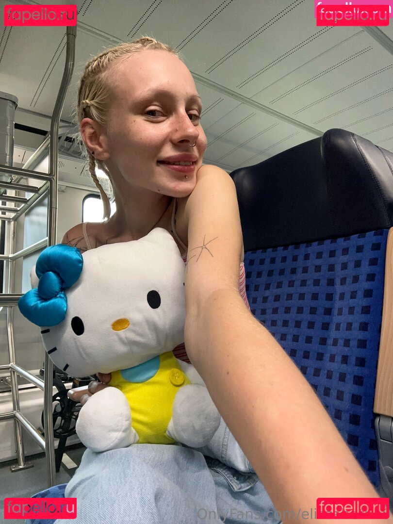 Elizabeth / elizzabeth19 / yunging19 Onlyfans Photo Gallery 