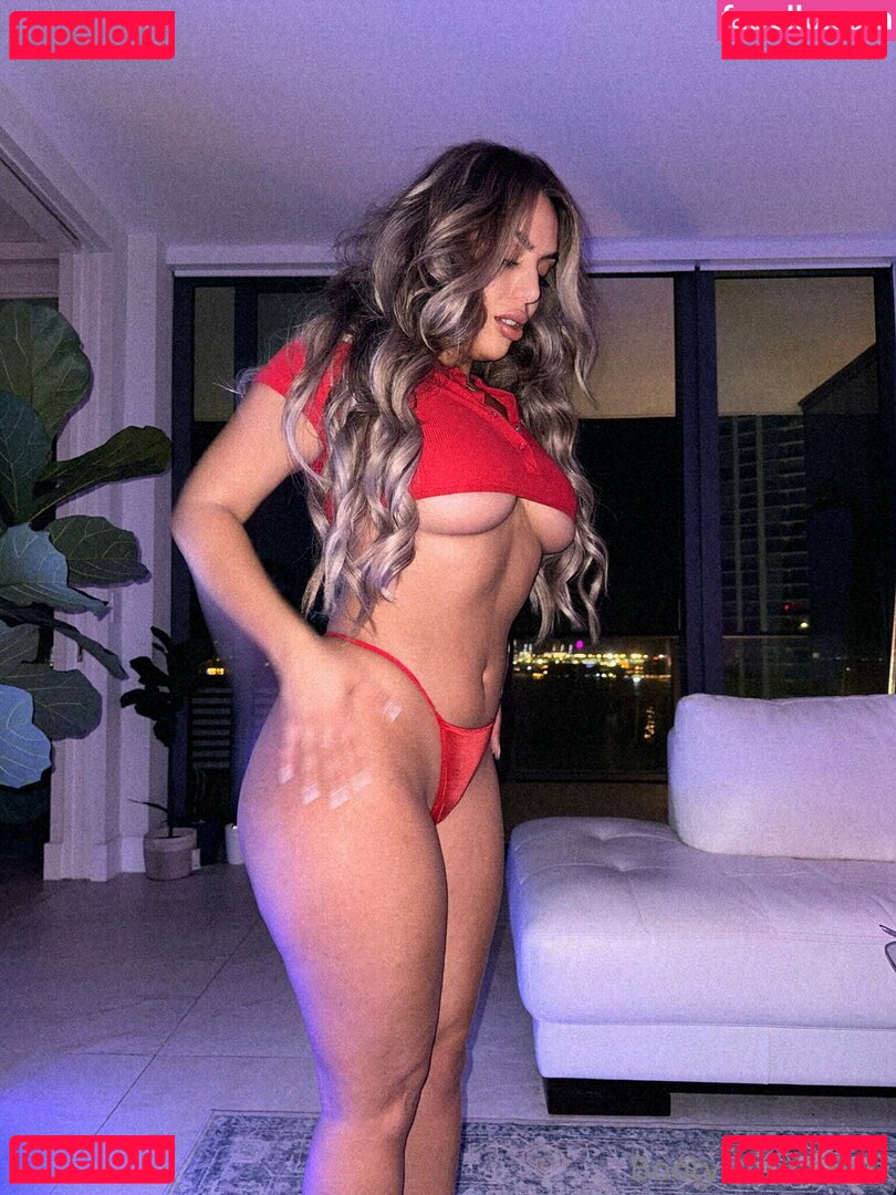 araqueenbae / bootyqueenbae Onlyfans Photo Gallery 