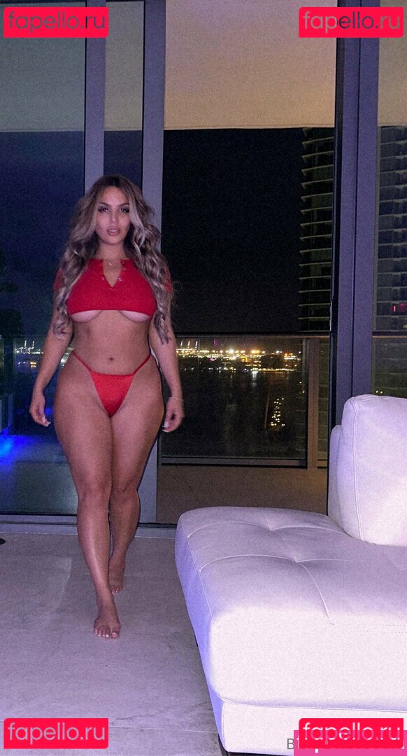 araqueenbae / bootyqueenbae Onlyfans Photo Gallery 