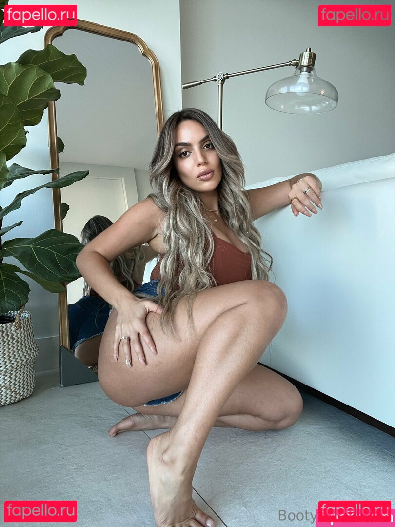 araqueenbae / bootyqueenbae Onlyfans Photo Gallery 