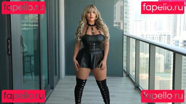 araqueenbae / bootyqueenbae Onlyfans Photo Gallery 