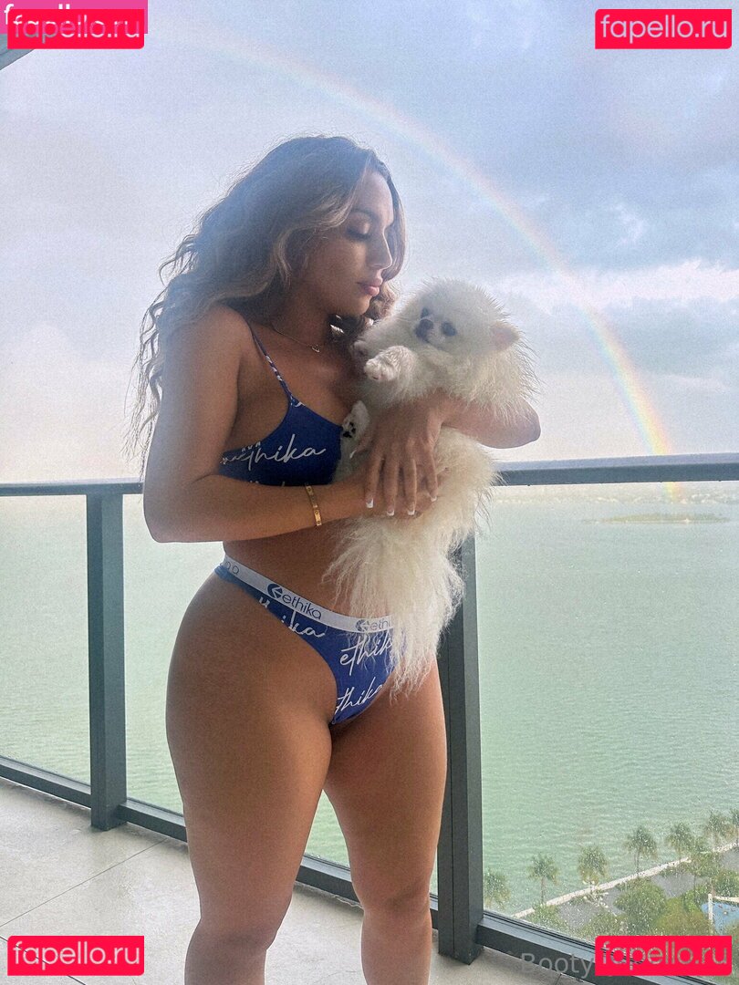 araqueenbae / bootyqueenbae Onlyfans Photo Gallery 