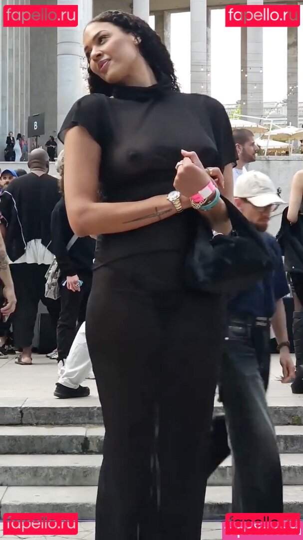 Liz Cambage / ecambage Onlyfans Photo Gallery 