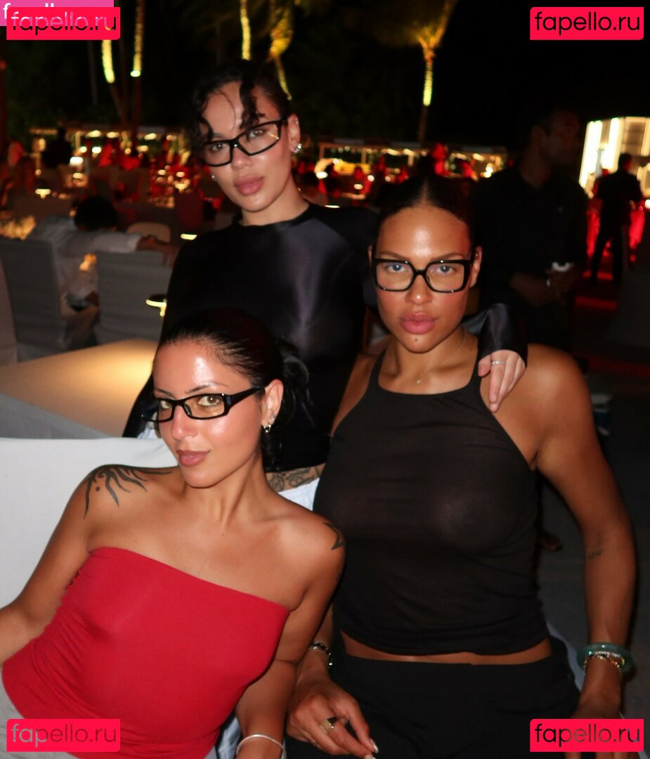 Liz Cambage / ecambage Onlyfans Photo Gallery 