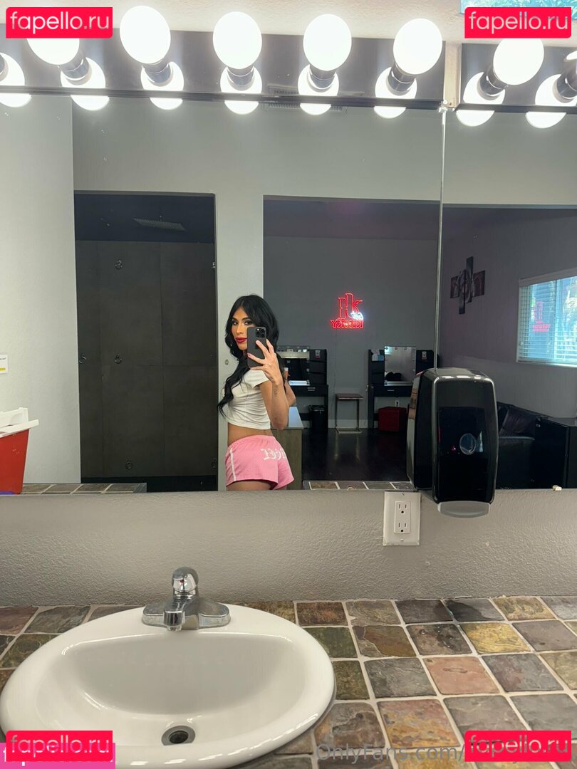 averylustx Onlyfans Photo Gallery 