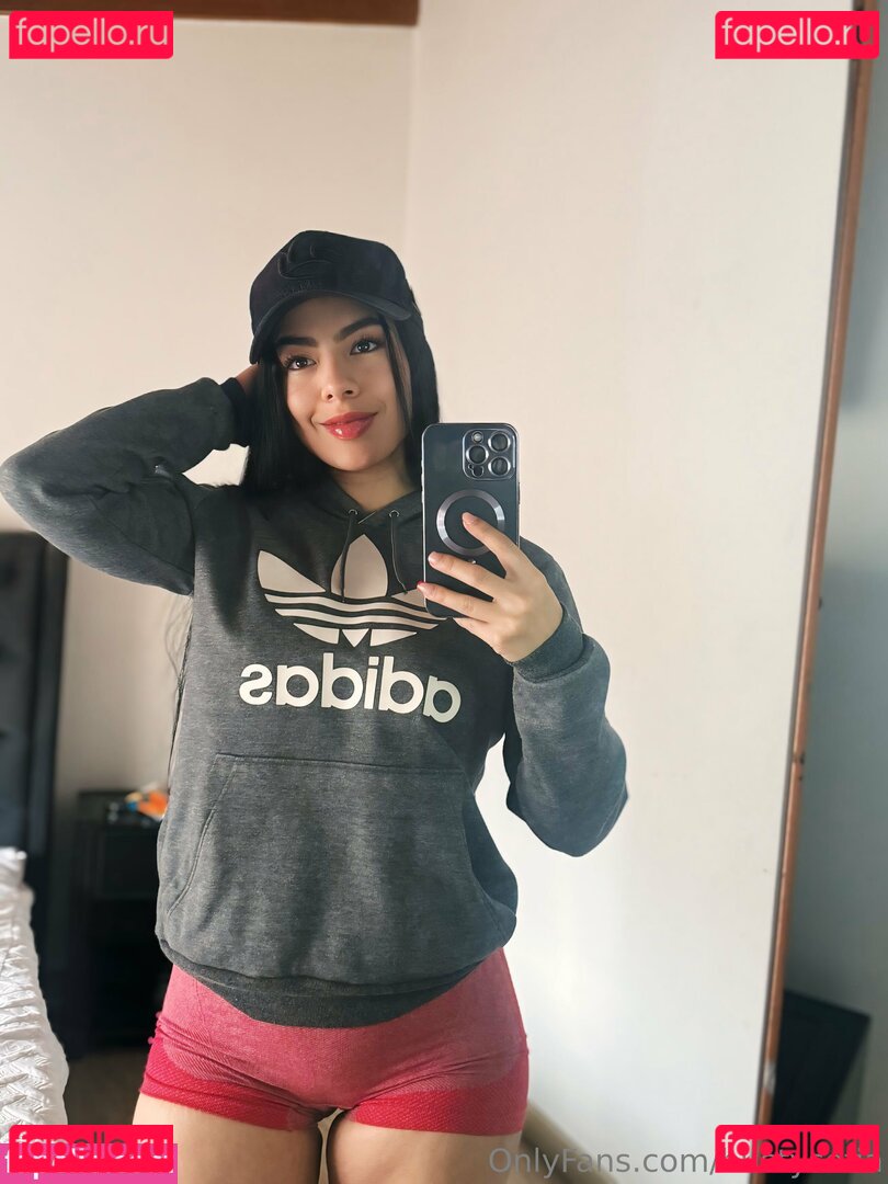 bustysofia Onlyfans Photo Gallery 