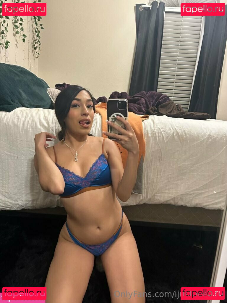 ijustine / ijustneedee Onlyfans Photo Gallery 