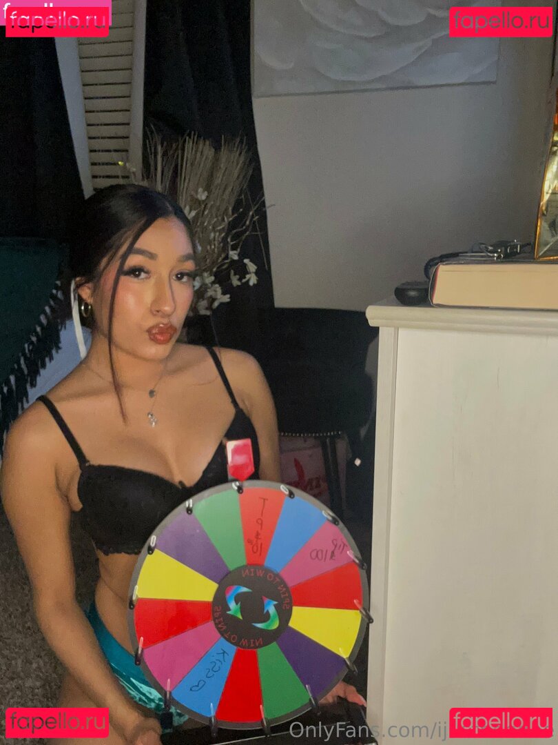 ijustine / ijustneedee Onlyfans Photo Gallery 