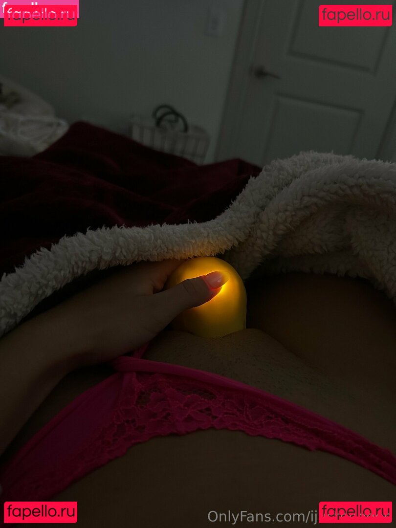 ijustine / ijustneedee Onlyfans Photo Gallery 