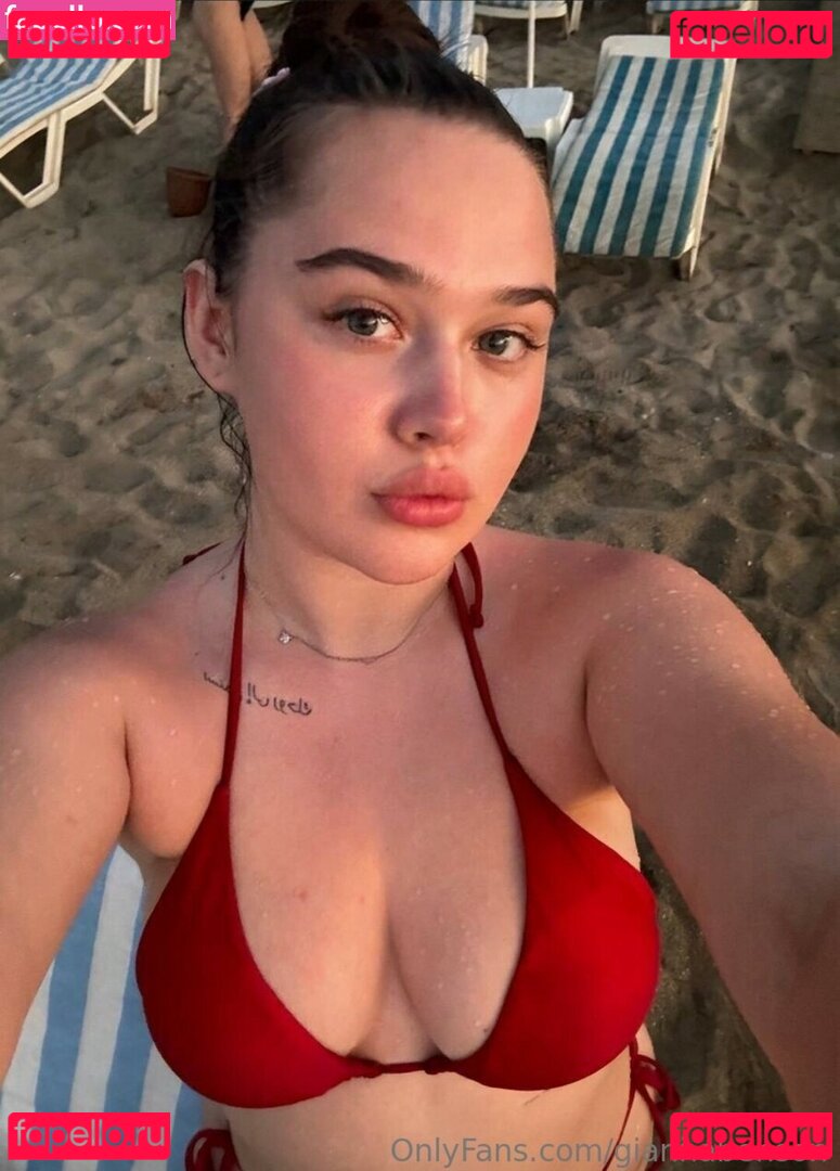 GiannaBenson Onlyfans Photo Gallery 