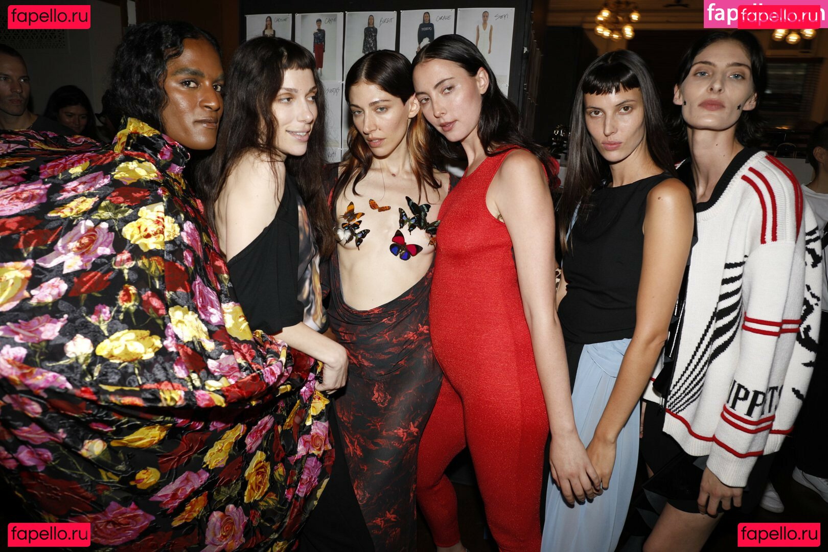 Caroline Polachek / carolineplz / fenisfun Onlyfans Photo Gallery 