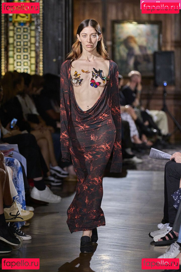 Caroline Polachek / carolineplz / fenisfun Onlyfans Photo Gallery 