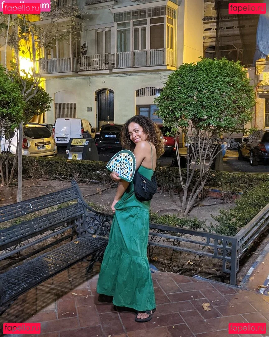 Moya Lothian-McLean Onlyfans Photo Gallery 