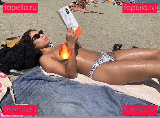 Moya Lothian-McLean Onlyfans Photo Gallery 