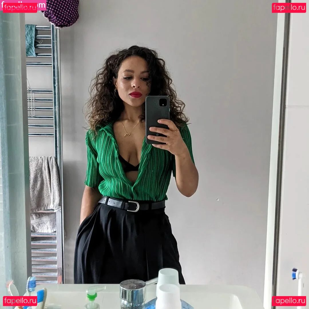 Moya Lothian-McLean Onlyfans Photo Gallery 