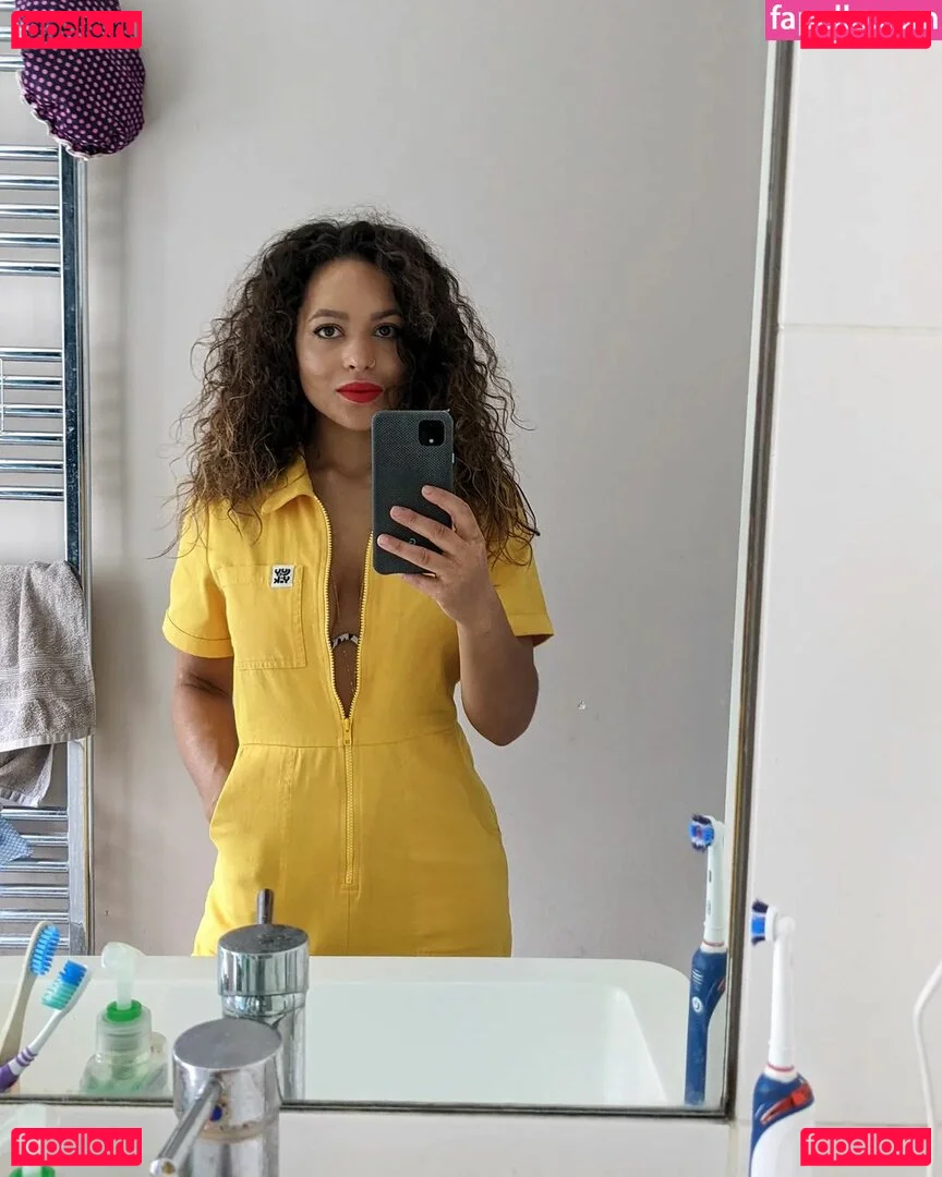 Moya Lothian-McLean Onlyfans Photo Gallery 