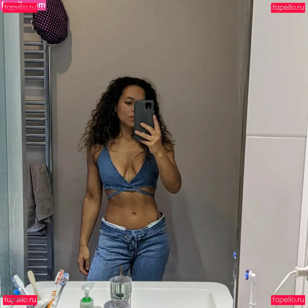 Moya Lothian-McLean Onlyfans Photo Gallery 