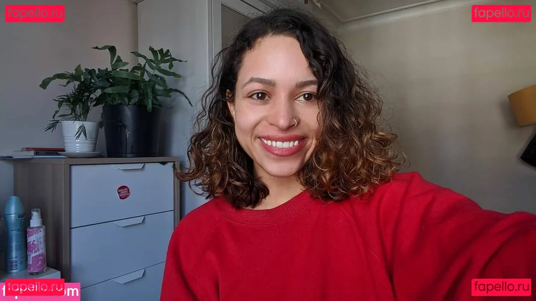 Moya Lothian-McLean Onlyfans Photo Gallery 