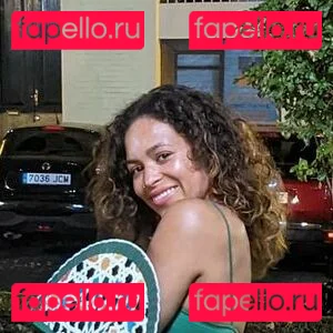 Moya Lothian-McLean Onlyfans Photo Gallery 