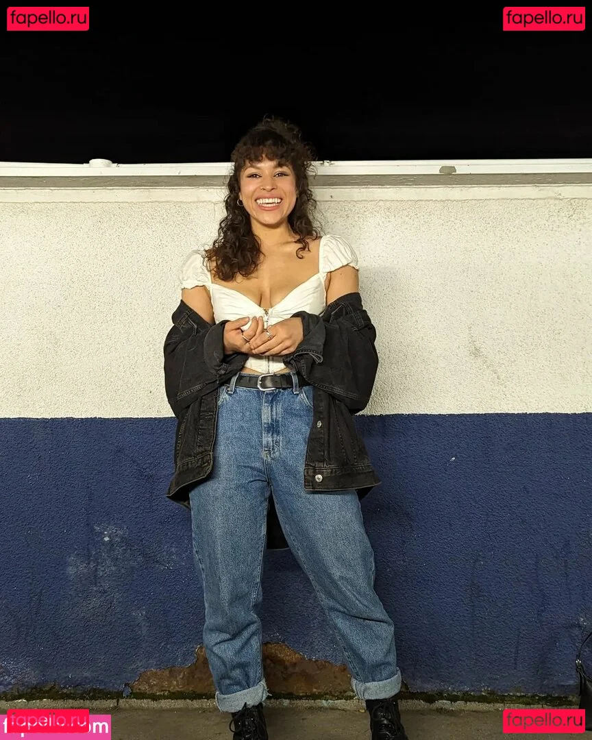 Moya Lothian-McLean Onlyfans Photo Gallery 