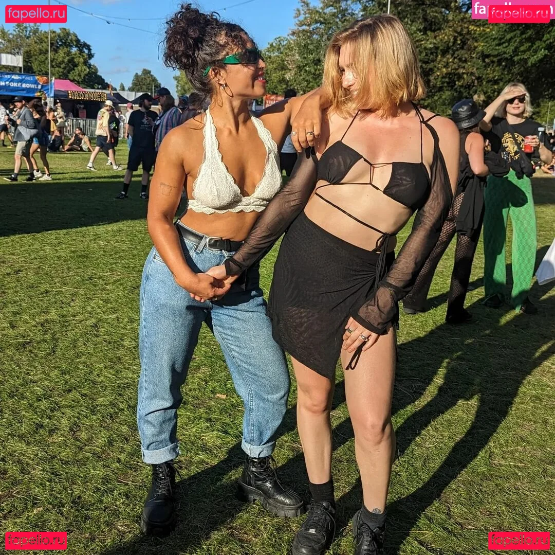 Moya Lothian-McLean Onlyfans Photo Gallery 