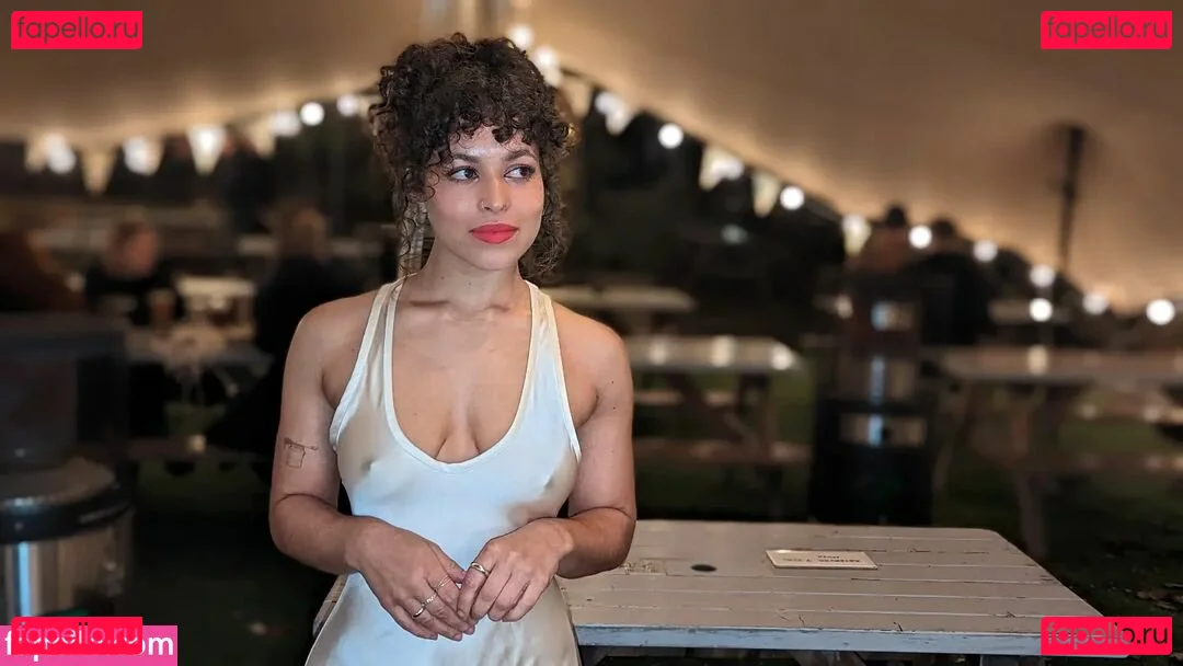 Moya Lothian-McLean Onlyfans Photo Gallery 