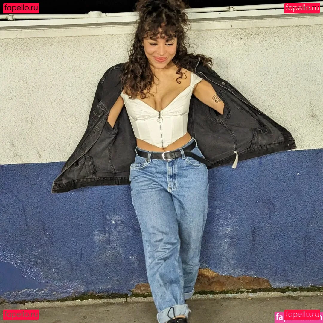 Moya Lothian-McLean Onlyfans Photo Gallery 