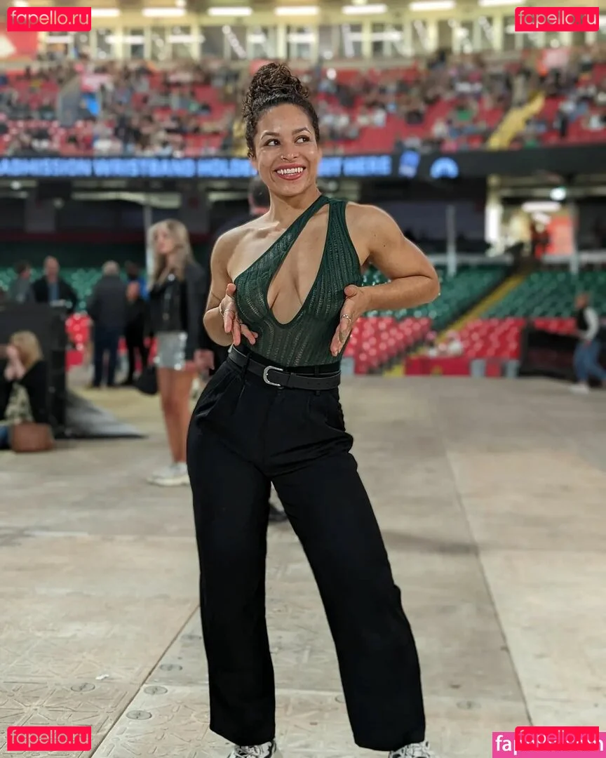 Moya Lothian-McLean Onlyfans Photo Gallery 