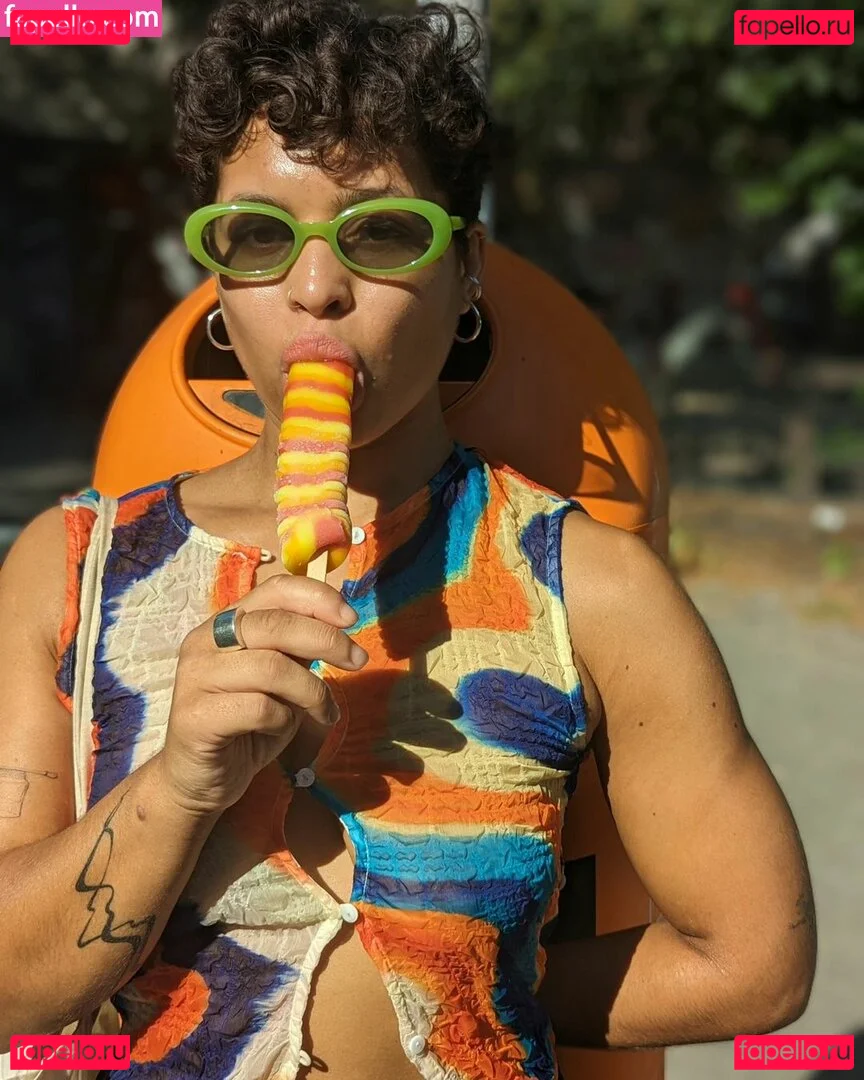 Moya Lothian-McLean Onlyfans Photo Gallery 