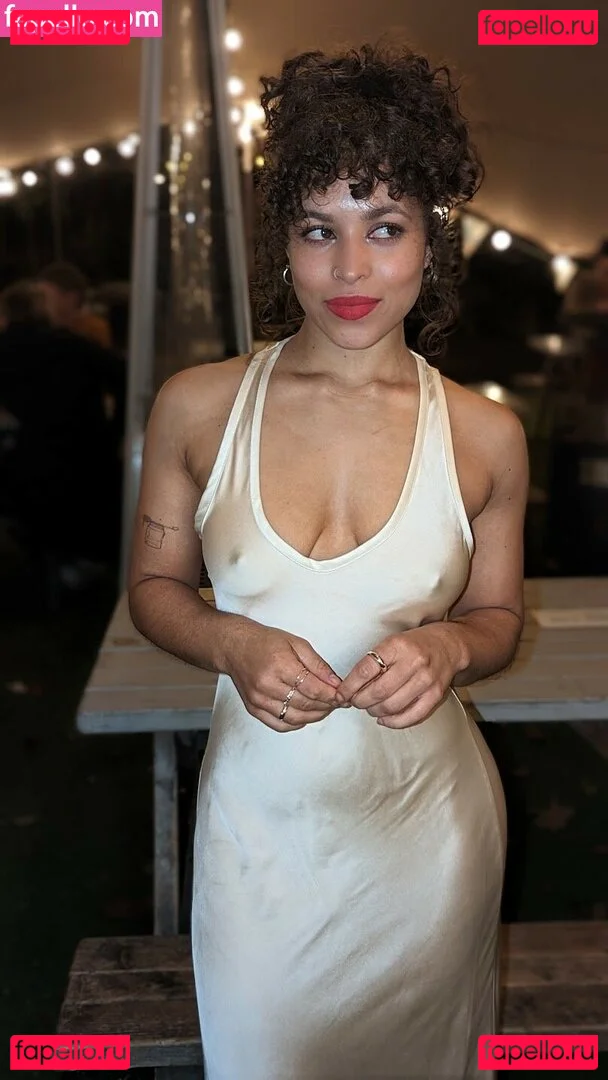 Moya Lothian-McLean Onlyfans Photo Gallery 