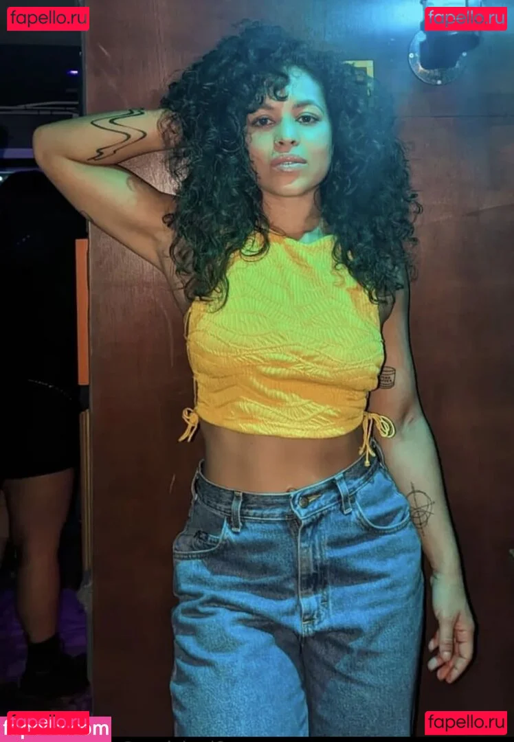 Moya Lothian-McLean Onlyfans Photo Gallery 