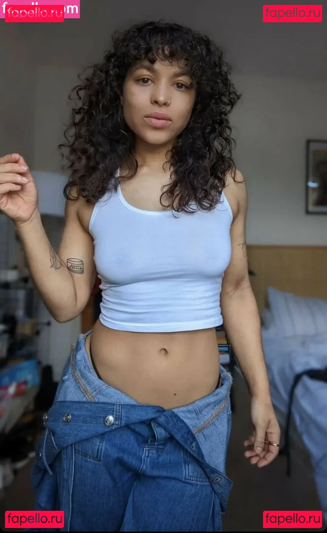 Moya Lothian-McLean Onlyfans Photo Gallery 