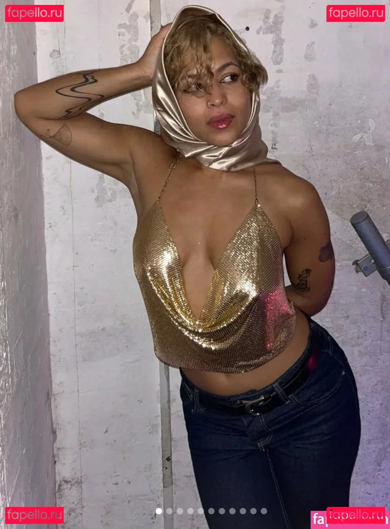 Moya Lothian-McLean Onlyfans Photo Gallery 