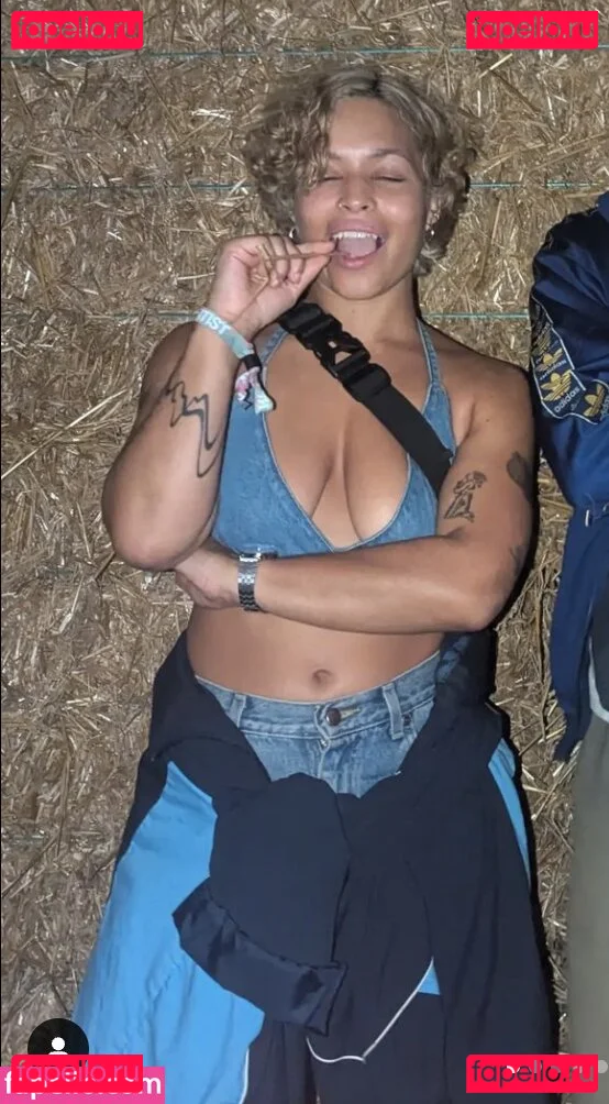 Moya Lothian-McLean Onlyfans Photo Gallery 