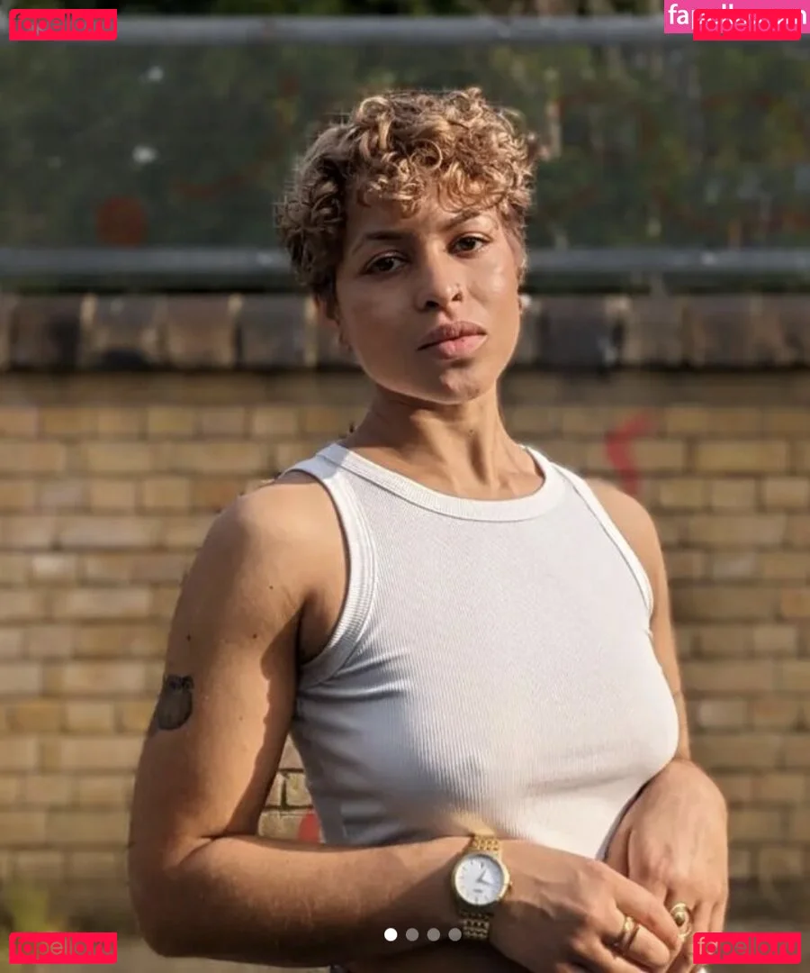 Moya Lothian-McLean Onlyfans Photo Gallery 