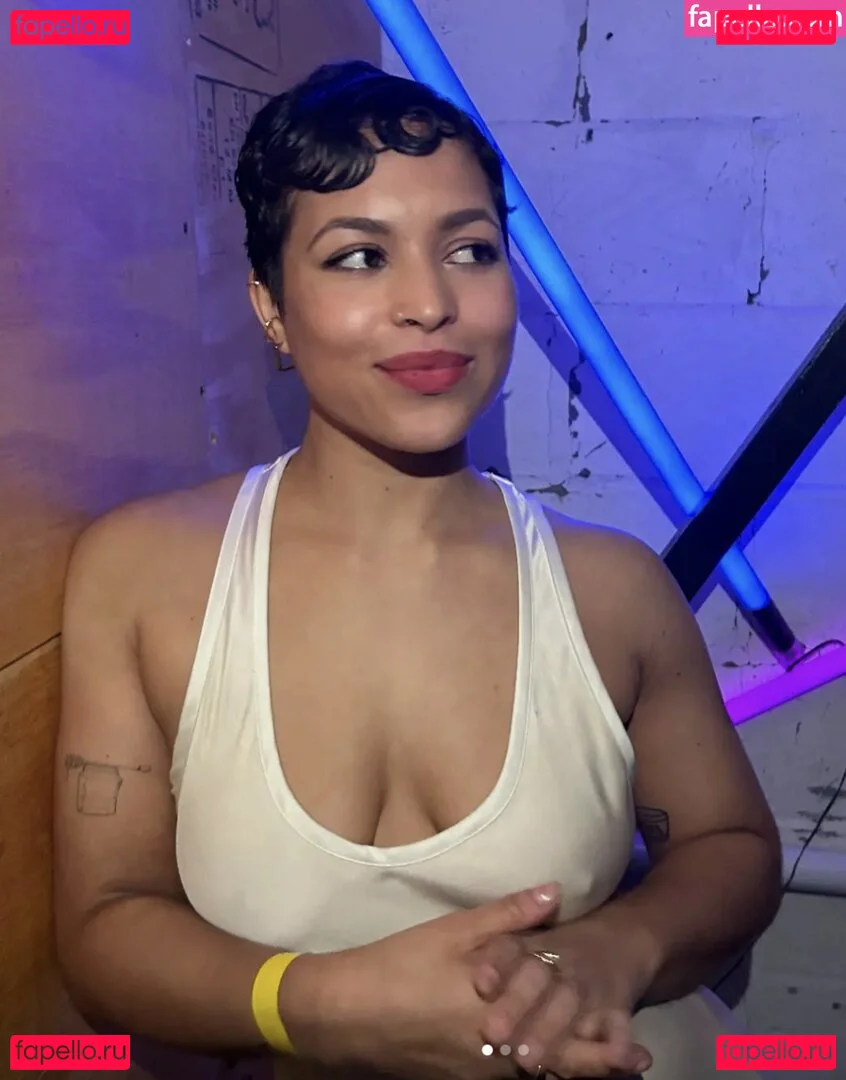 Moya Lothian-McLean Onlyfans Photo Gallery 